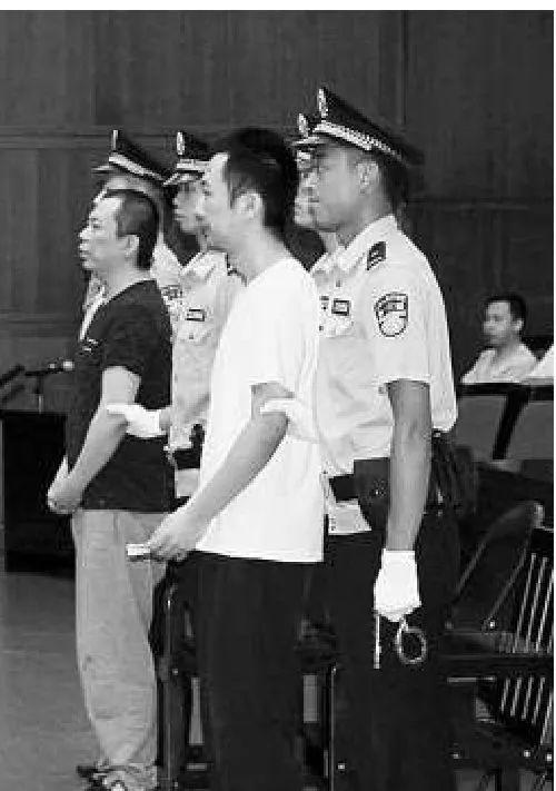 【消防工程师代报名】北京一名负责人事考试工作的“90后”受贿滥用职权被判刑
